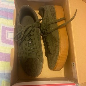 Puma shoes army green